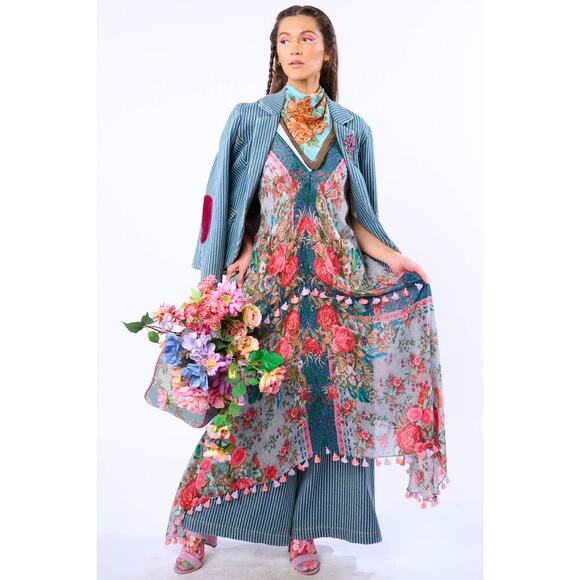 Aratta Travel in Style Dress: Slate Floral - Picture 2 of 12